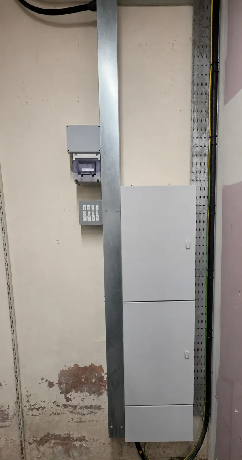 Commercial panel boards with galvanised trunking and cable tray