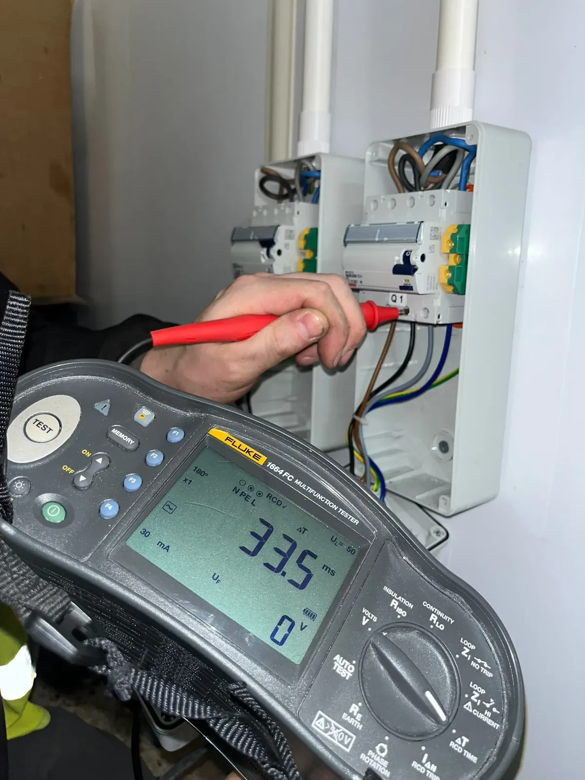 RCD trip time test showing 33.5 milliseconds on a Fluke tester